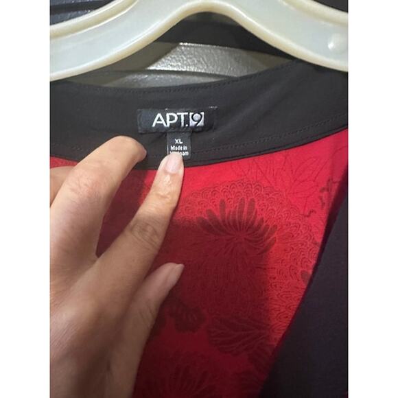 Apt. 9 Women’s Red & Black Floral V-Neck Top Size XL - Picture 2 of 3
